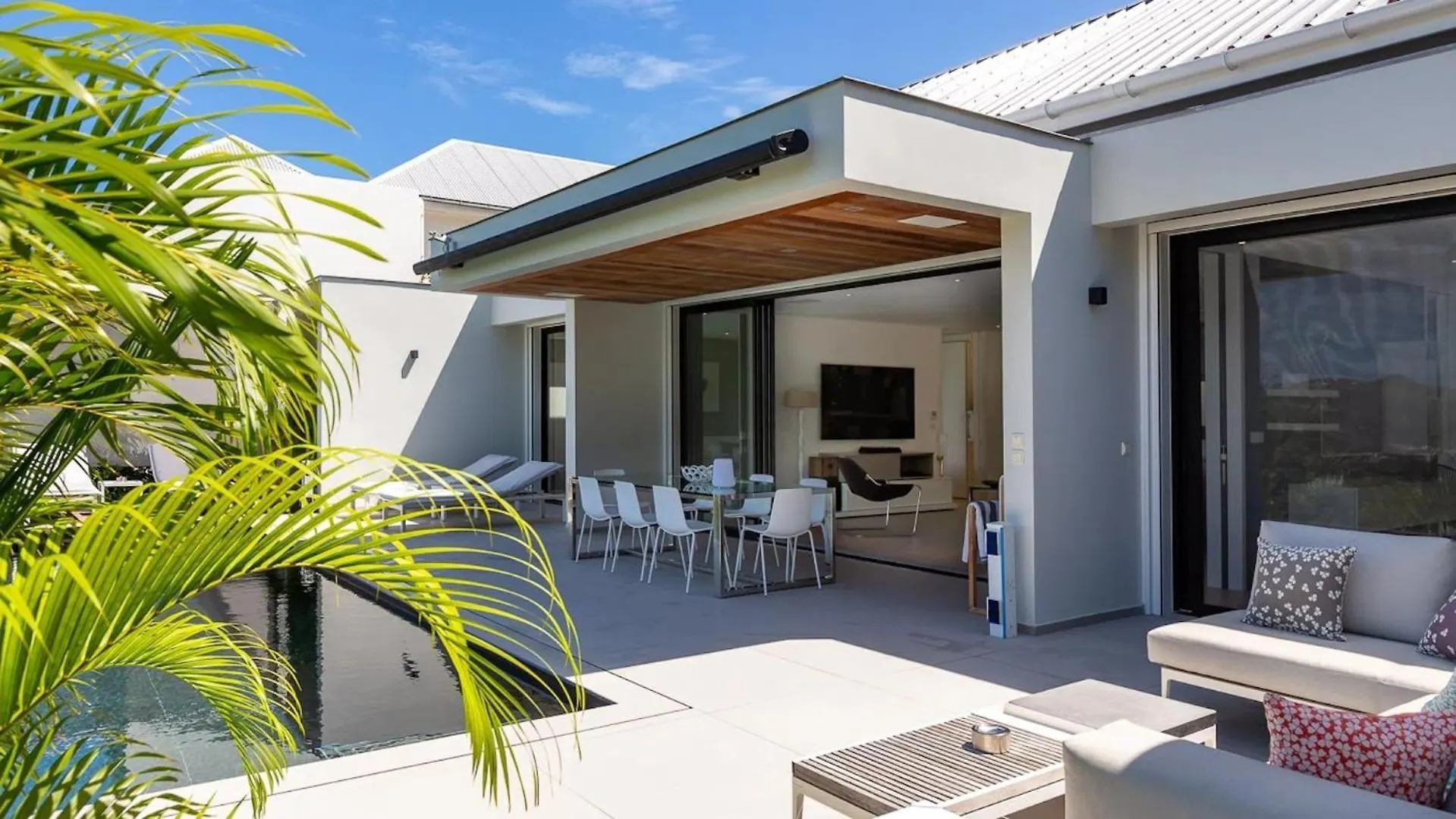 Sleek Caribbean Home With Heated Pool 古斯塔维亚