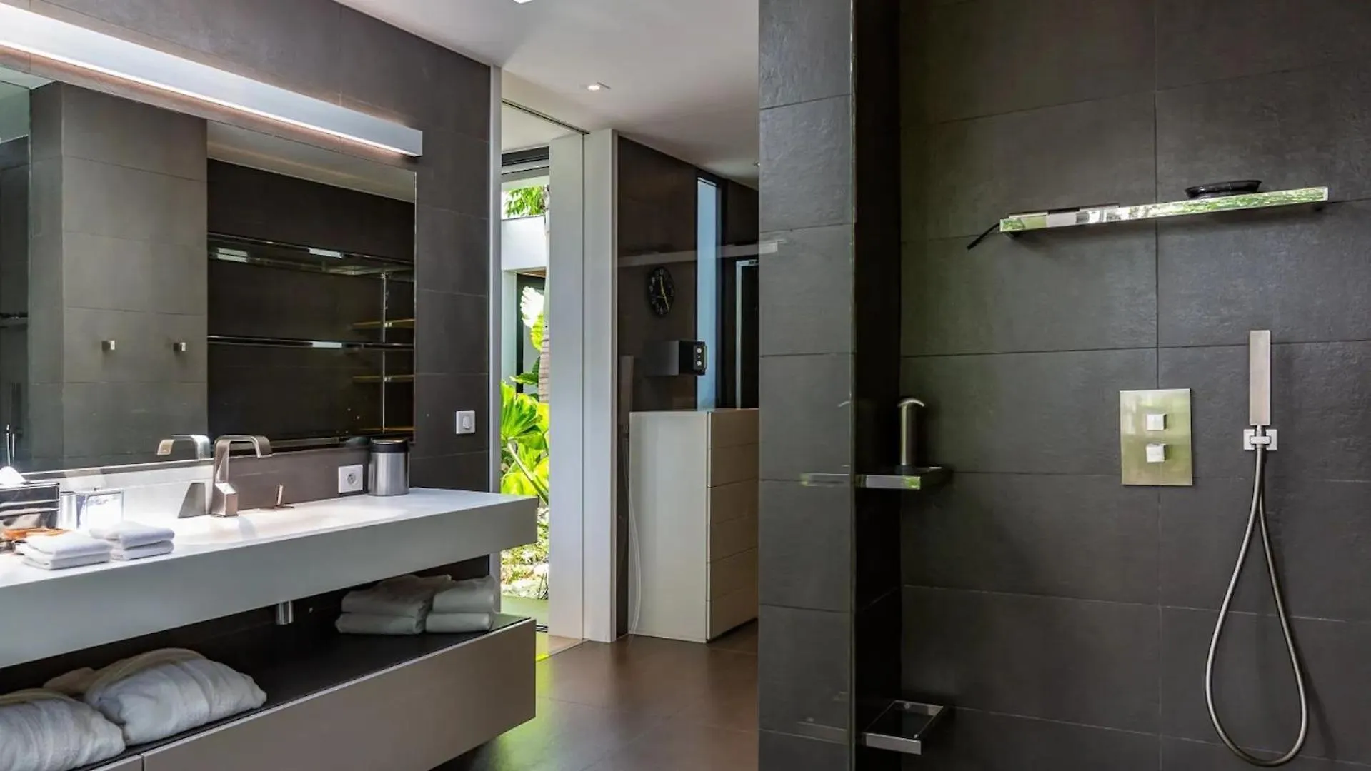 Sleek Caribbean Home With Heated Pool 古斯塔维亚 别墅