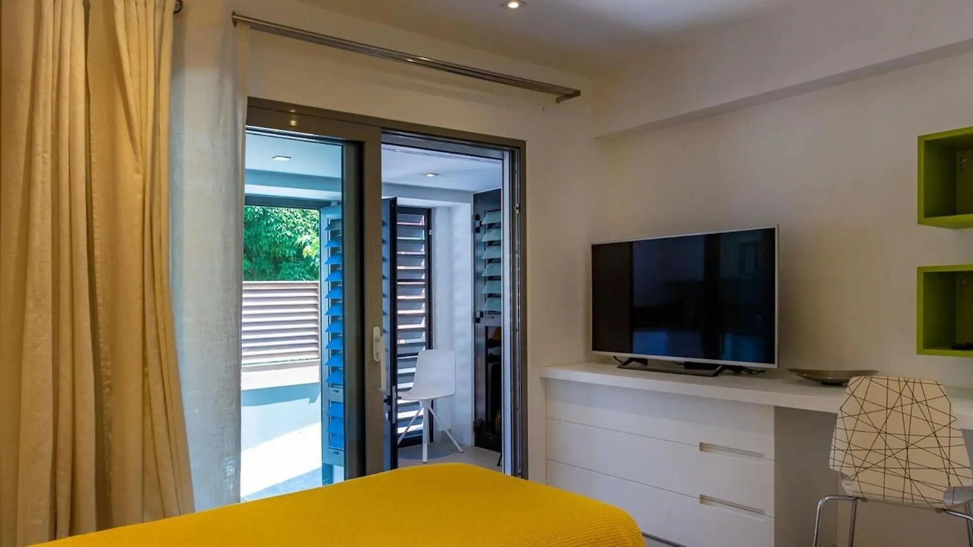 Sleek Caribbean Home With Heated Pool 古斯塔维亚