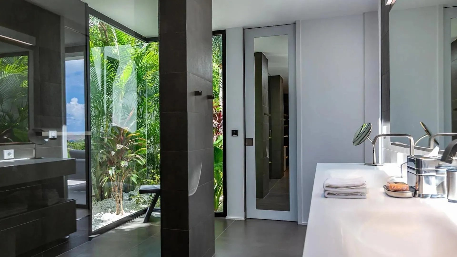 Sleek Caribbean Home With Heated Pool 古斯塔维亚 0*,  圣巴泰勒米