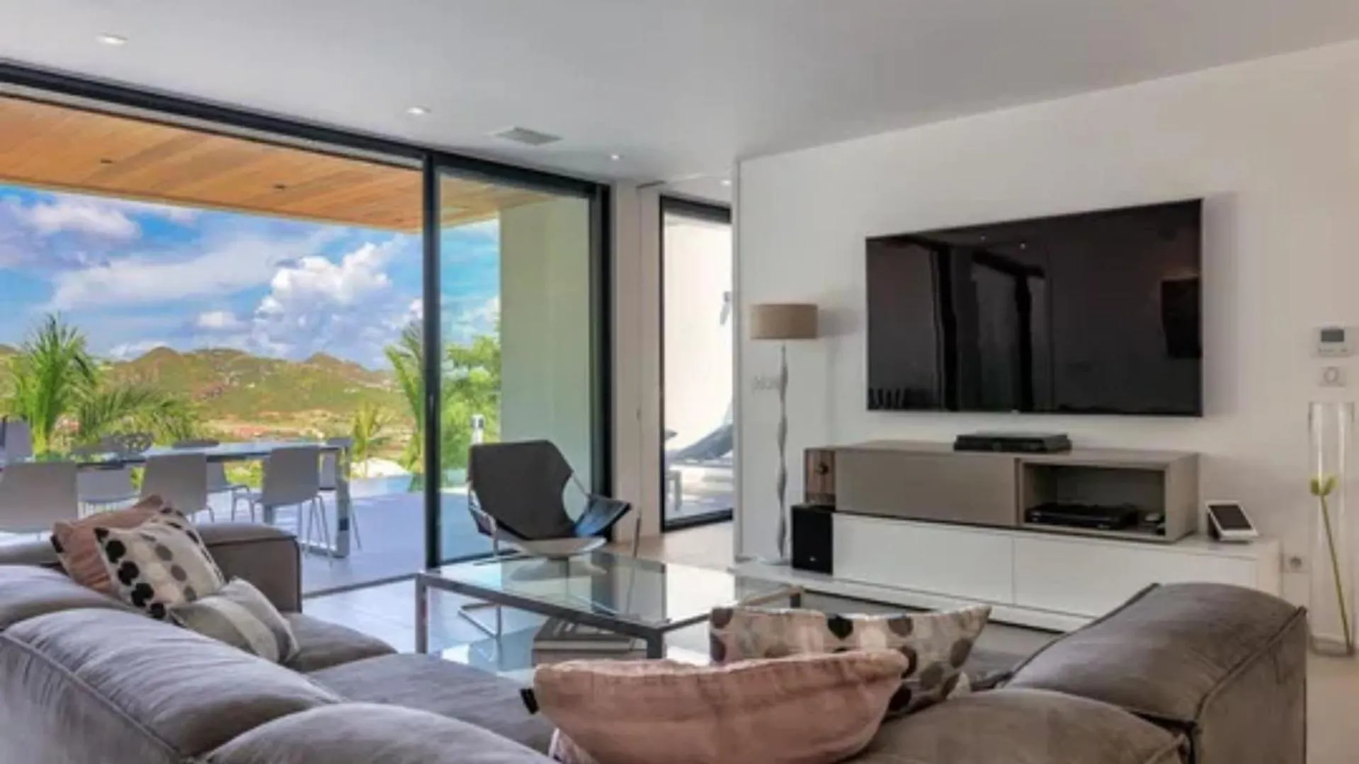 Sleek Caribbean Home With Heated Pool 古斯塔维亚