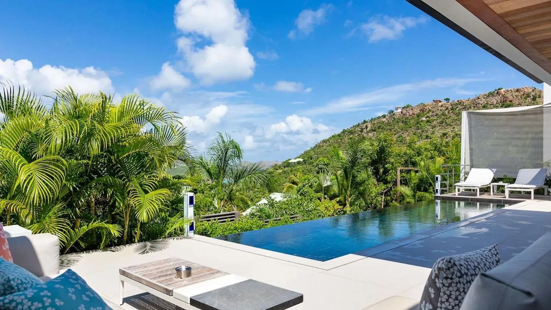 Sleek Caribbean Home With Heated Pool 古斯塔维亚 圣巴泰勒米